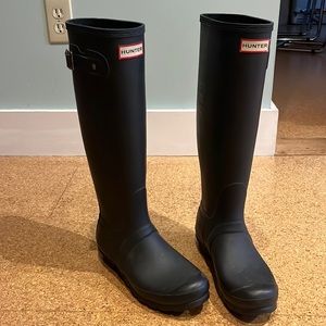 Hunter tall black rubber boots size 8